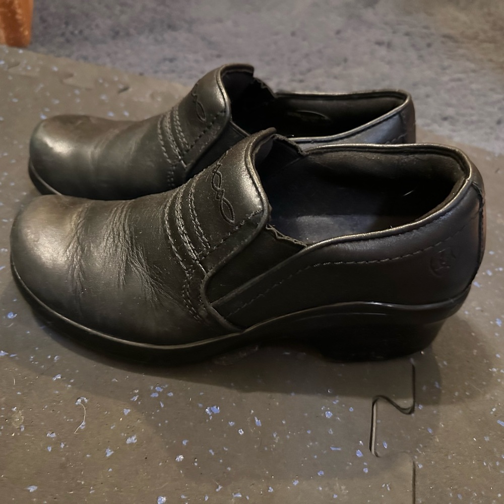 I love these, but now wear custom orthotics!